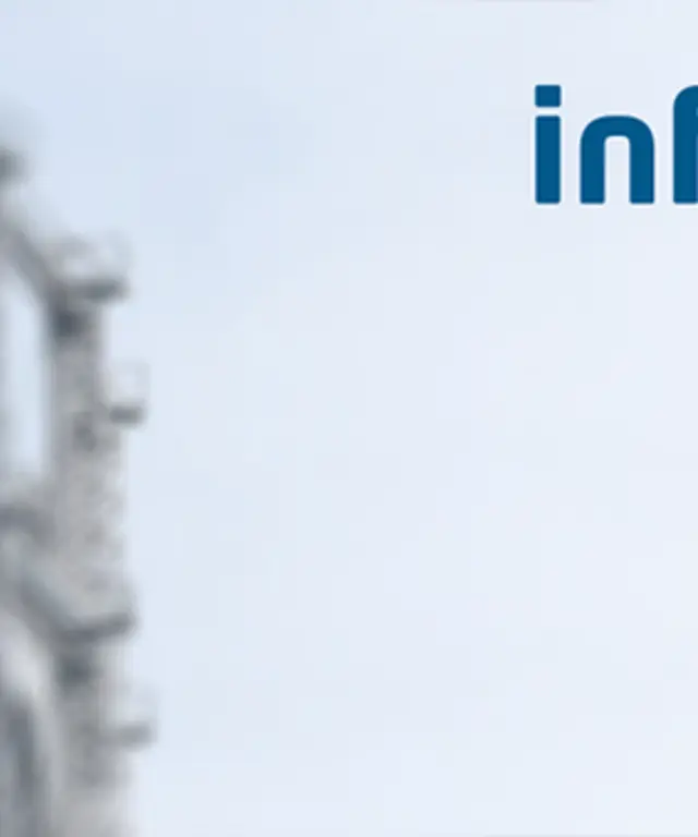 Industriegebäude kombiniert mit infrSt‑ und Leico‑Darstellungen auf digitalen Geräten. Symbol für moderne Infrastruktur‑ und Leitungsservices.