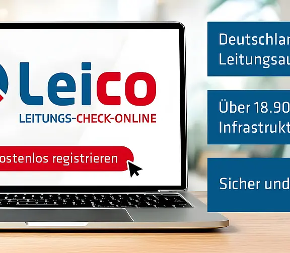 Laptop mit Leico-Logo und Registrierungsbutton. Hervorgehoben werden deutschlandweite Leitungsauskunft, viele Infrastrukturbetreiber sowie schnelle Bearbeitung.
